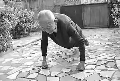 拳臥撐能打架厲害嗎