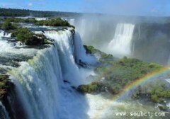 世界上最寬的瀑布,寬4000米橫跨2個國家