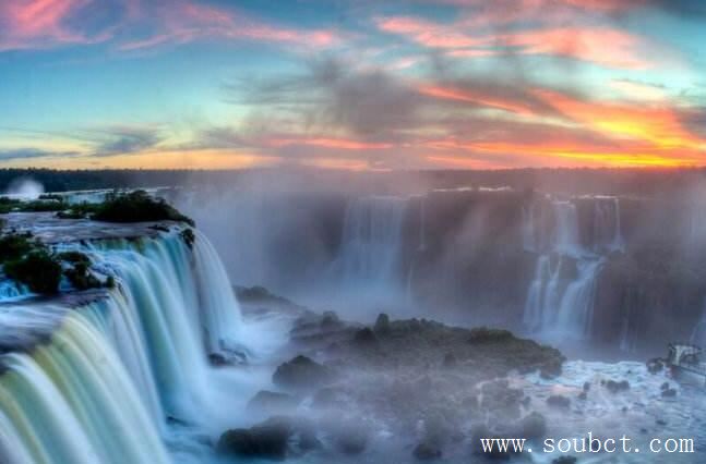 世界上最寬的瀑布,寬4000米橫跨2個(gè)國(guó)家