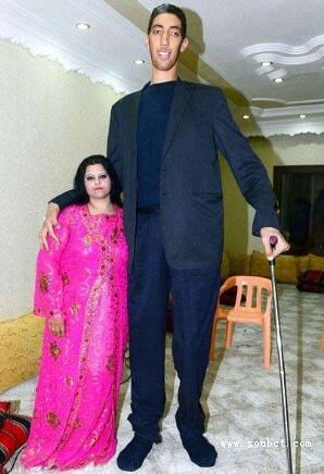 世界第一高人，官方測量身高2.465米