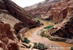 中國最低的盆地，新疆吐魯番盆地海拔-154米