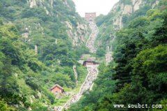 天下第一山，山東泰山海拔高達1545米