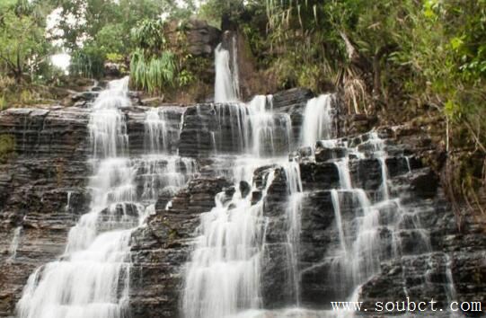 天下第一山,山東泰山海拔高達1545米