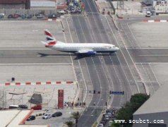 世界十大危險機場，西班牙直布羅陀機場橫跨公路