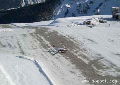 世界十大危險機場,西班牙直布羅陀機場橫跨公路