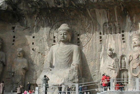 中國最高的佛像：河南魯山大佛比50層樓還高