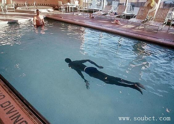 世界上最長的腿，蘇丹馬努特·波爾腿長1.54米（臂展2.59米）