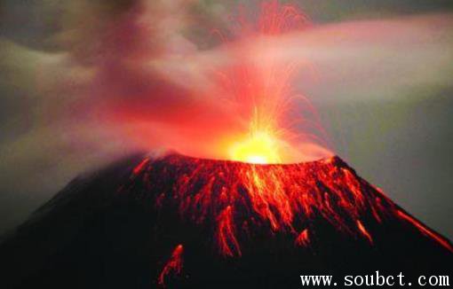 世界上最大的活火山，夏威夷摩那勞火山頻繁噴發
