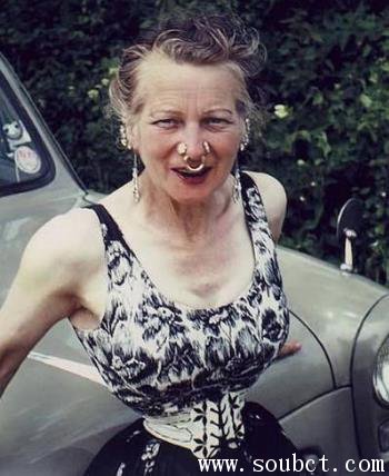 世界上腰最細(xì)的女人,英國一女人擁有39厘米細(xì)腰