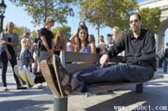 世界上最大的腳：摩洛哥男子塔奇歐拉腳長38.1公分