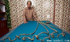 世界指甲最長的人：拇指指甲長2米，小指1.79米