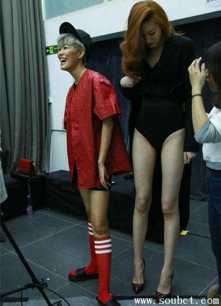 中國最長腿女人 模特董蕾腦袋下面全是腿