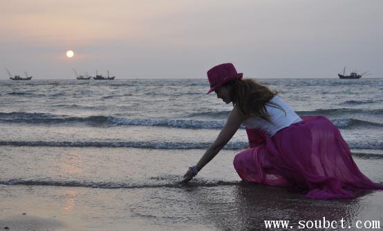 里海面積比蘇必利爾湖大4倍多，世界最大湖資源豐富