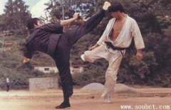 李小龍不愧為中國武功最高的人,一拳打出350磅