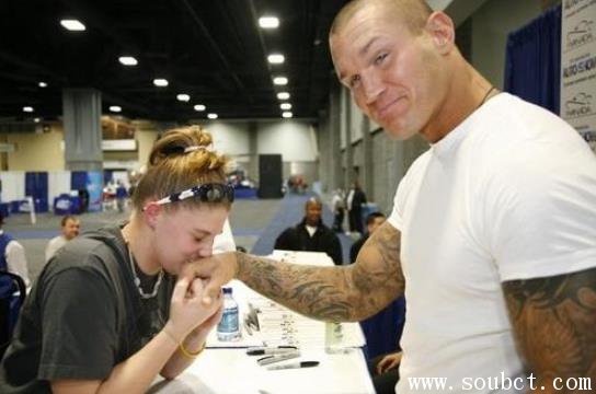 蘭迪奧頓的紋身，世界上最有錢的WWE摔跤手