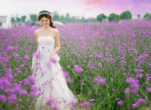 抹胸禮服怎么防下滑,抹胸禮服穿內(nèi)衣嗎