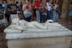 雌雄同體人能生寶寶嗎，雌雄同體人能活多久