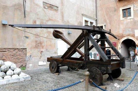 霹靂車是哪場戰斗發明的,霹靂車和投石車區別