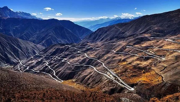 川藏公路犧牲了多少人,危險叢生堪稱生死線