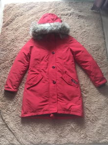 加拿大鵝羽絨服面料很硬嗎