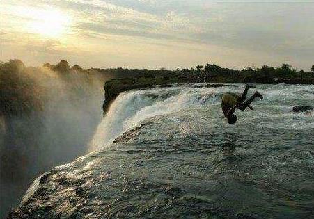 世界上最危險的泳池，極限運動愛好者的福音