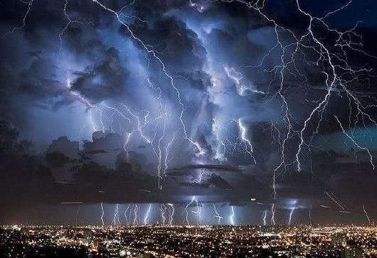 世界上閃電最多的地方，馬拉開波湖漫天閃電