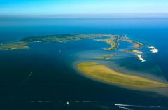 世界上最大咸水湖,接壤