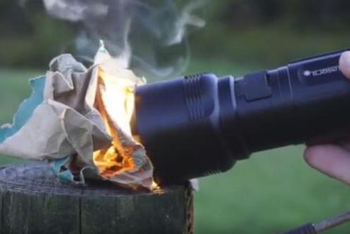 世界上最亮的手電筒，Flashtorch強光手電可以加熱早餐