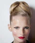 天鵝頸是什么樣的標準