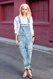 米老鼠穿的是背帶褲還是短褲