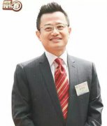 鄺美云為什么坐輪椅