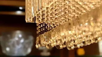 鄺美云為什么坐輪椅