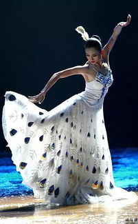 楊麗萍為什么總戴帽子