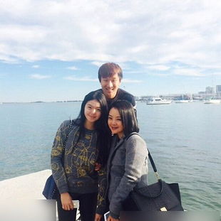 王曉蓉比王中磊小幾歲