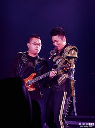 鳳凰傳奇男的叫什么名字