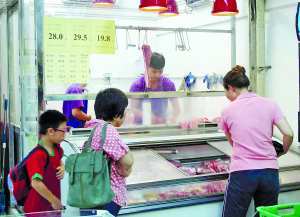 超市三黃雞為什么便宜