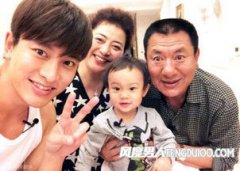 崔晉媽媽是干什么的