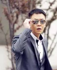 馮嘉怡做什么生意