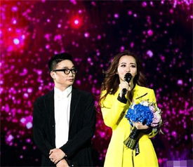 馮珂張靚穎相差幾歲