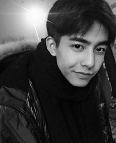 費(fèi)啟鳴怎么火的