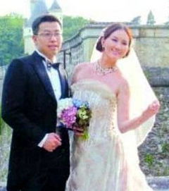 密春雷比董卿小多少歲