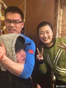 潘粵明的臉怎么了