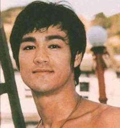 李小龍與何鴻燊是什么關系