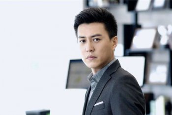 靳東的媽媽是誰