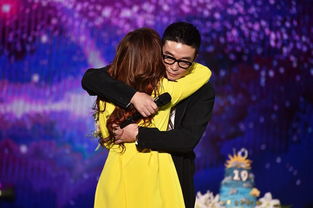 馮軻比張靚穎大幾歲