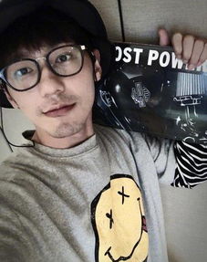 微微一笑很傾城李現演的誰