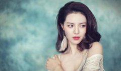 鐘楚曦在芳華里面演的是什么角色