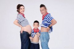 陳小春爸媽還在嗎