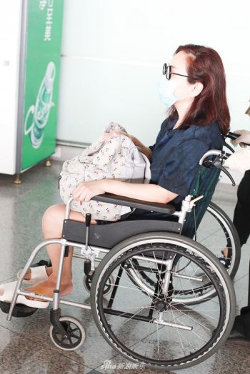 陳松伶為什么坐輪椅