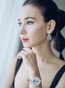 盧靖姍的母親是誰